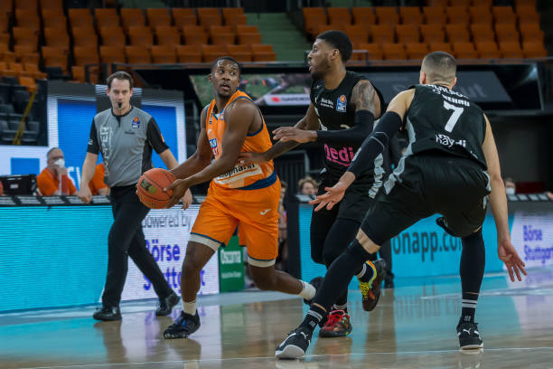 使得他在曼 使得他在曼