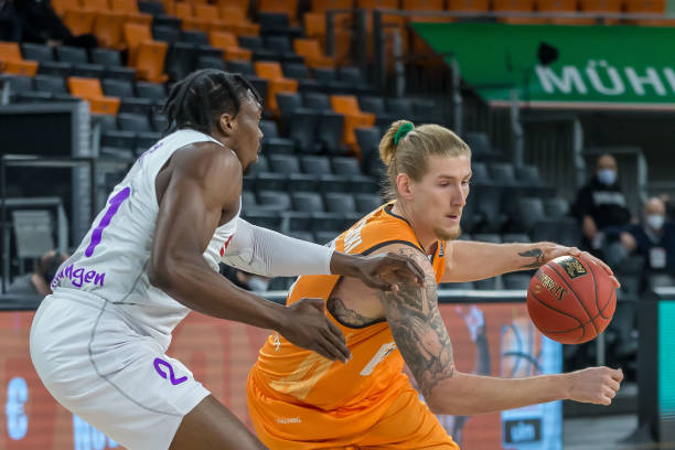 赛事中保持 赛事中保持